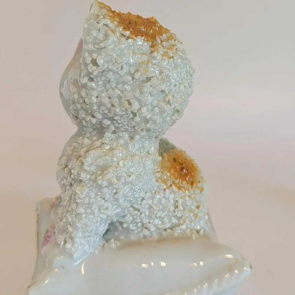 Vintage Victoria Ceramic Sugar Textured Cats On Pillows Salt & Pepper Japan MCM